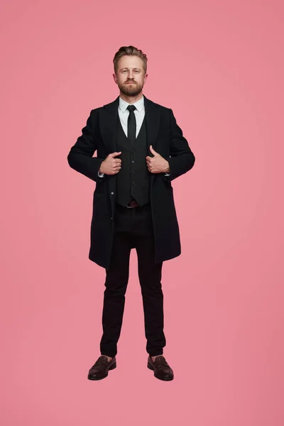 Uomo d'affari in abbigliamento formale in studio — Foto Stock