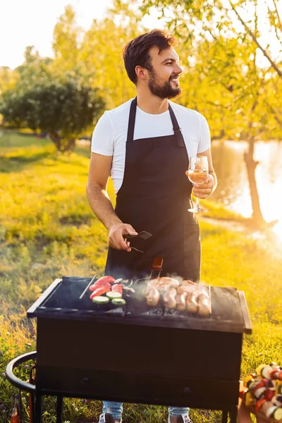 Chef Masculino Étnico Joven Positivo Con Cabello Oscuro Barba Delantal — Foto de Stock