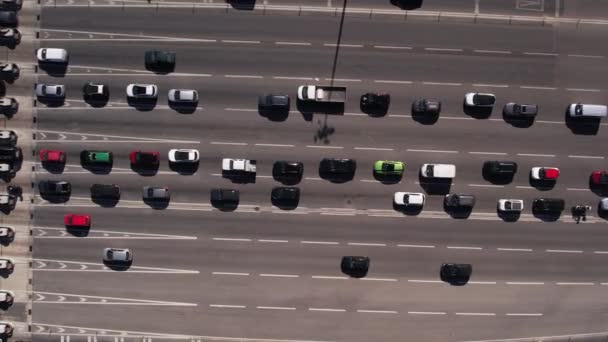 Vista Aérea Los Coches Atasco Tráfico Antes Peajes Autopista Ciudad — Vídeos de Stock