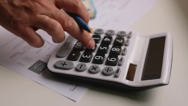 Closeup Male Hands Doing Money Calculations Paying Utilities Bills Unrecognizable — Vídeo de Stock