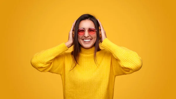 Hispanic Young Female Yellow Sweater Trendy Sunglasses Smiling Looking Camera — Φωτογραφία Αρχείου