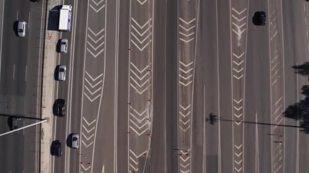 Rising Zoom Out View Cars Passing Expressway Lanes Highway Multiple — 图库视频影像