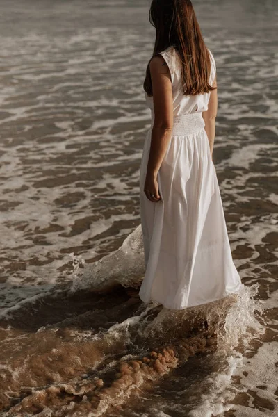 Back View Crop Anonymous Female Long Brown Hair Maxi White — Fotografia de Stock