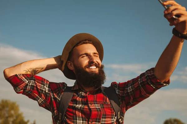 Cheerful Young Bearded Male Traveler Checkered Shirt Hat Smiling While — Stok Foto