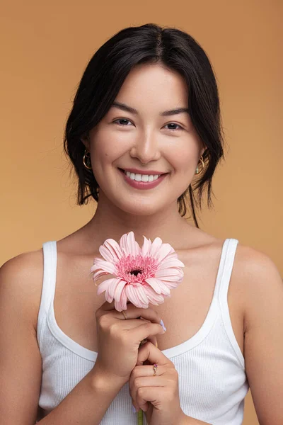 Merry Young Asian Female White Top Looking Camera Smile Holding — ストック写真
