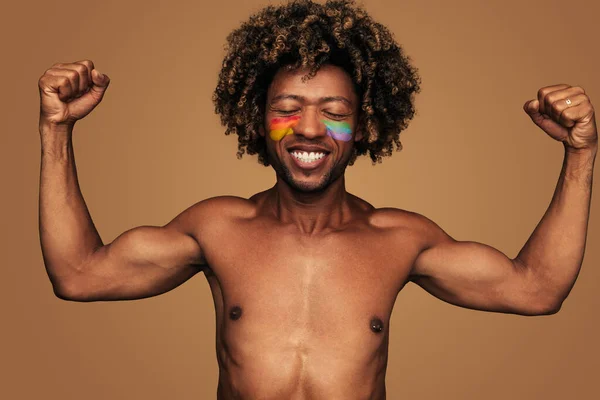 Powerful Shirtless Brazilian Male Lgbt Flag Face Smiling Closed Eyes — ストック写真