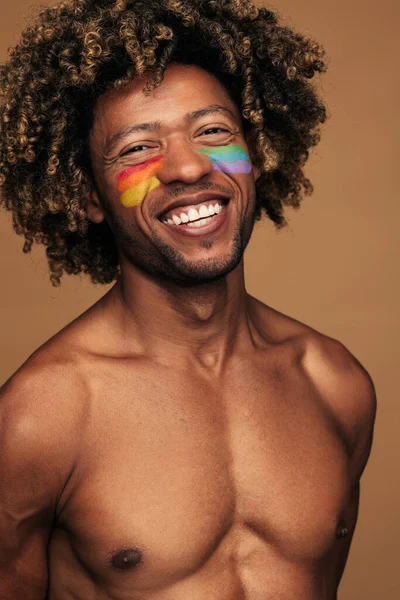 Homem Africano Americano Alegre Sem Camisa Com Cores Bandeira Lgbt — Fotografia de Stock