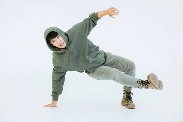 Homem Está Realizando Uma Dança Graciosa Estúdio Branco Performer Masculino — Fotografia de Stock