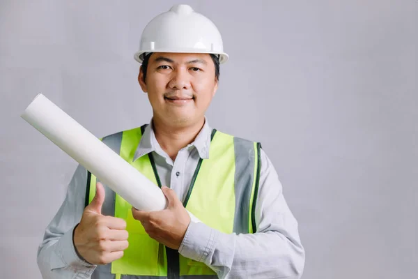 Ein Junger Mann Architekt Oder Ingenieur Der Bei Bauarbeiten Einen — Stockfoto