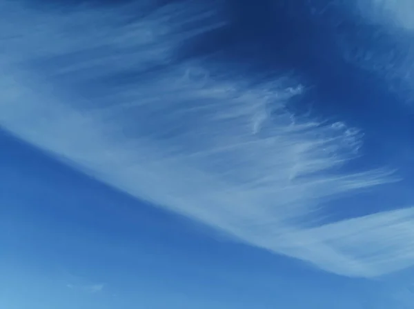 Kışın Bulutlu Mavi Gökyüzü Kışın Soğuk Gökyüzü Parlak Kış Renkleri — Stok fotoğraf