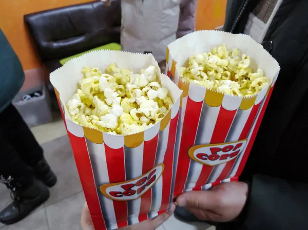 Popcorn Papiertüten Mit Der Aufschrift Popcorn Helle Färbung Von Popcorn — Stockfoto