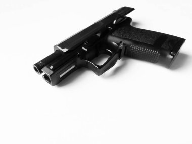 Beyaz arka planda siyah bir silah var. Modern yarı otomatik silahlar eğitim için, takipçilik oynamak için. Bir benzetme..