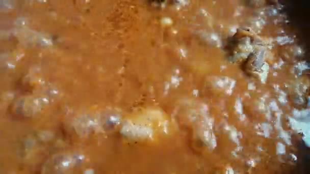 Saucepan Raku Vegetables Meat Cooked Close Distance Yushka Bubbles Big — Videoclip de stoc
