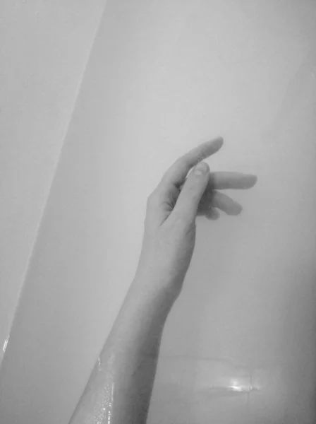 Photo Obvious Graininess Girl Hand Water Gentle Black White Photo — Stockfoto