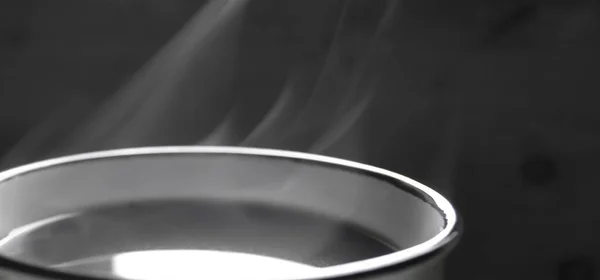 Egy Csésze Kávéból Gőz Jön Gőz Egy Csészéből Forró Kávé — Stock Fotó