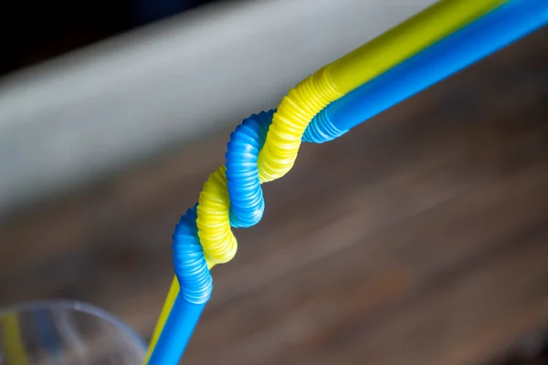 Die Blauen Und Gelben Röhren Sind Miteinander Verwoben Der Hintergrund — Stockfoto