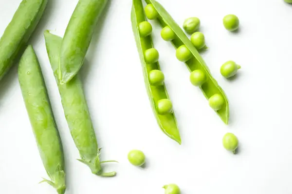 White Background Pods Green Peas Beans Beans Open Green Peas —  Fotos de Stock