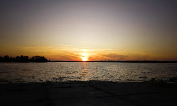 Bright Sunset Lake Orange Sunset Water Sky Sets Horizon Orange — стоковое фото