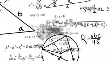 Geometrik formüllerin 4k animasyonu. Büyük veri akışı. Rakamlar, denklemler, çizimler, formüller. Alfa kanallı beyaz bir arkaplanda yapılan hesaplama ve hesaplamaların videosu. Düşünce süreci.