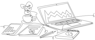 Laptop, tablet ve belgelerle çalışma masası. İş malzemeleri beyaz arka planda tek sıra halinde. Cihaz ekranlarında düşen grafikler kavramı. Finansal varlıkların düşüşü ve pazar denetimi. 