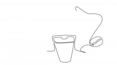 Plastik bir fincan kahve ve tahılın beyaz bir ekranda tek sıra halinde çizimi. Aşkın canlandırıcı içkileri yakma konsepti. 4k 'da alfa ile yapılan kahve sunumunun beyaz tahta videosu..