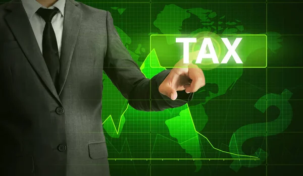 与青年商人接触数码显示屏的富有代表概念税的绿色税务背景 — 图库照片