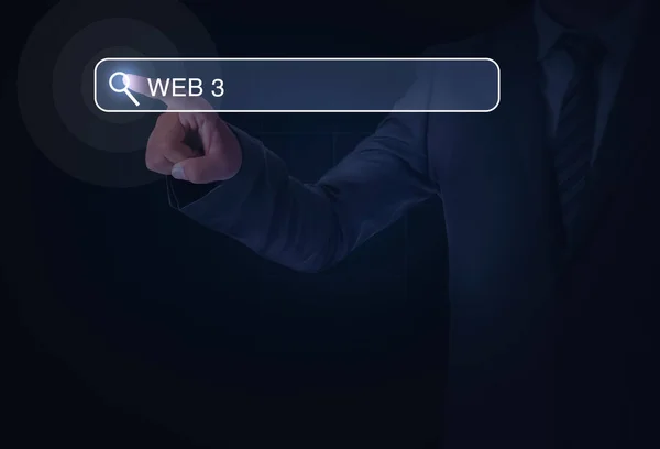 輝くスポットライトでWeb 3未来的な技術の背景に触れる男 — ストック写真
