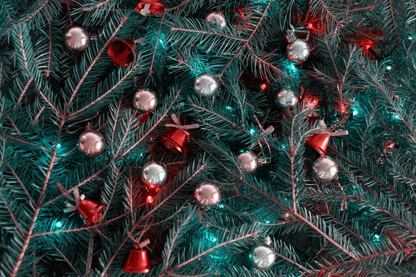 Fondo Navidad Con Ramas Abeto Árbol Navidad Juguetes Campanas Rojas — Foto de Stock