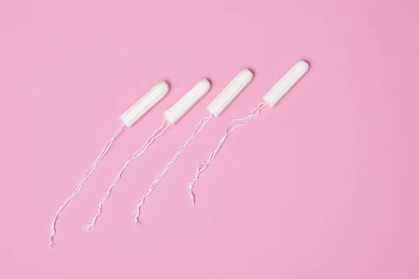 Tampões Higiênicos Femininos Para Menstruação Fundo Rosa — Fotografia de Stock