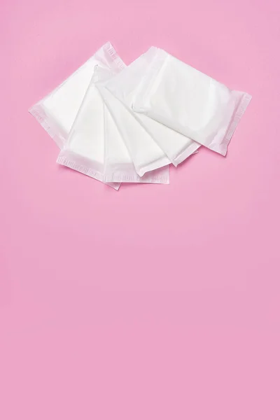 Assorbente Igienico Cotone Confezionato Sfondo Rosa Copia Spase — Foto Stock