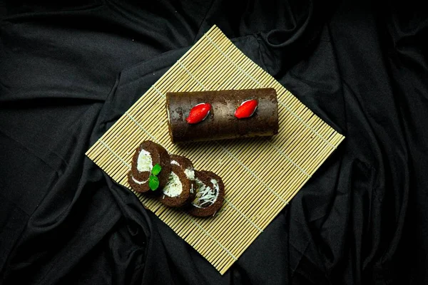 Esponja Chocolate Com Frutas Morango — Fotografia de Stock