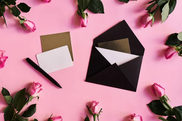 Envelope Blank Cards White Golden Color Pink Background Rose Flower — Stock Photo, Image