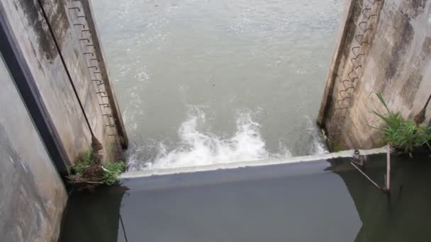 Kleine Staudämme Blockieren Kanäle Ländlichen Gebieten Thailands — Stockvideo