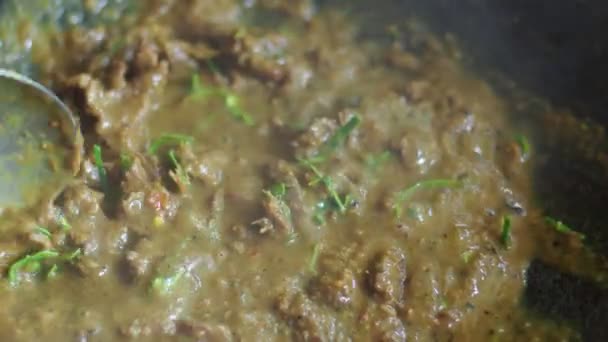 Zbliżenie Pikantne Curry Wołowiny Popularne Danie Jedzone Ryżem Południu Tajlandii — Wideo stockowe