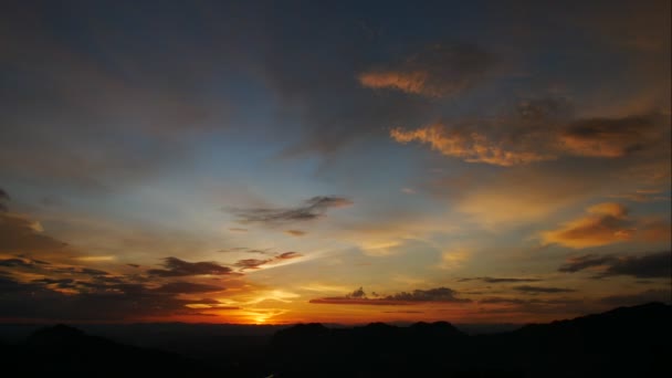 壮观的日落或日出景观 令人赞叹的自然光云彩天空 — 图库视频影像