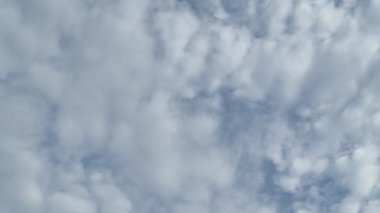 arkaplan olarak garip bulutların görünümü