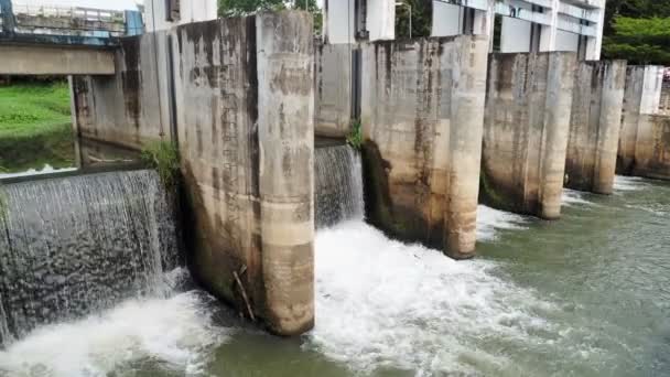 Kleiner Damm Blockiert Kanal Ländlichen Thailand Der Für Die Landwirtschaft — Stockvideo