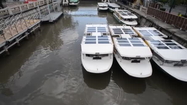 Речной Канал Лодками Городе Туристическая Концепция — стоковое видео