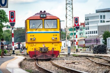 Tayland, Bangkok - 10 Ekim 2021: Hua Lamphong Tren İstasyonu veya Bangkok Tren İstasyonu 