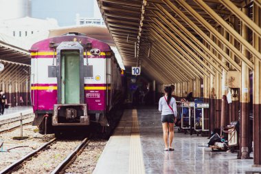 Tayland, Bangkok - 10 Ekim 2021: Hua Lamphong Tren İstasyonu veya Bangkok Tren İstasyonu 