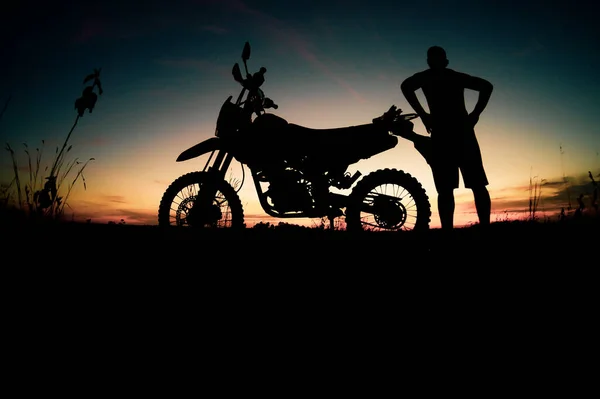 Silhouetten Von Männern Auf Motorrädern — Stockfoto