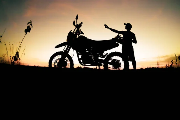 Silhouette Man Using Mobile Phone Rural Area Beautiful Light Evening — Stock Photo, Image