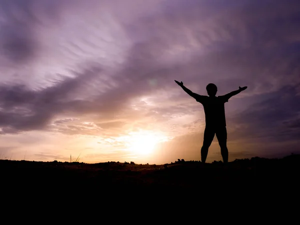 Silhouette Man Raising His Hands Joy Freedom Evening Light Beautiful — Stock Photo, Image