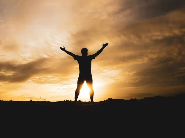 Silhouette Man Raising His Hands Joy Freedom Evening Light Beautiful — Stock Photo, Image