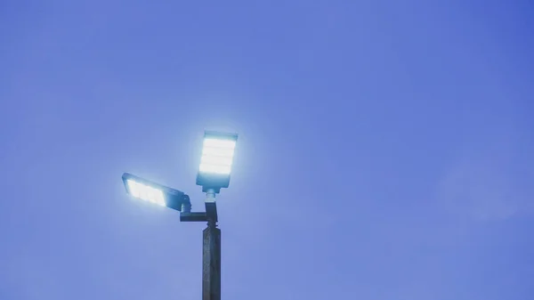 Solarstrommast Der Mit Led Lampen Leuchtet — Stockfoto