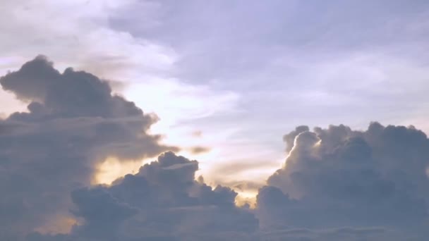 Vista Panorámica Del Cielo Nublado Sobre Fondo Del Atardecer — Vídeos de Stock