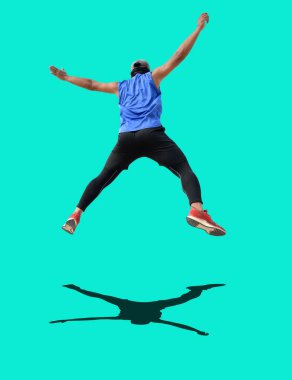 Erkek koşucu renk arkaplan üzerinde izole atlama, kopyalama alanı