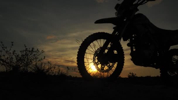 Silhouette Eines Motocross Motorrads Abend Adventure Traveler Konzept — Stockvideo