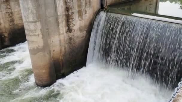 Utsikt Över Liten Damm Landsbygden Thailand Som Gör Vatten Tillgängligt — Stockvideo