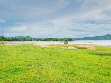 Parktaki gölün güzel manzarası